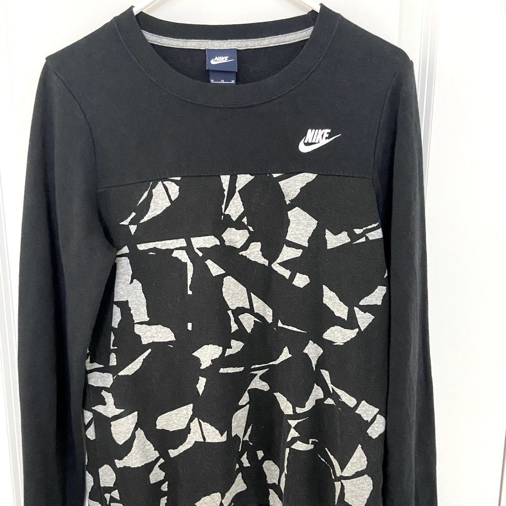Nike Women’s Sweatshirt size Medium